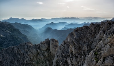 岩层